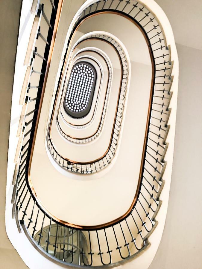 Spacious Bauhaus Icon Flat With Fitness Room In Central Buda, Close To The River And Margaret Island Budapest Eksteriør bilde